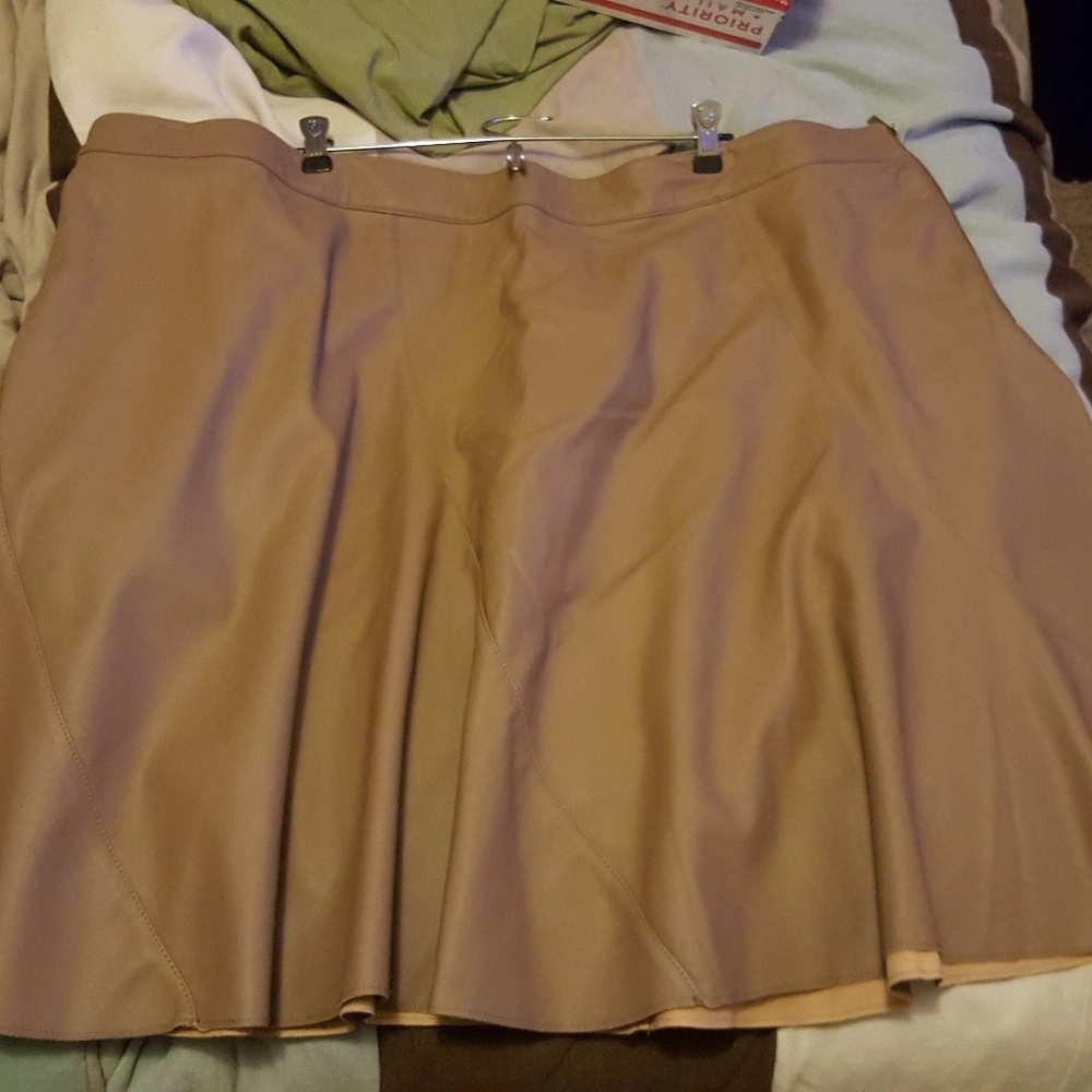 Pamela McCoy Leather and Suede Skirt
